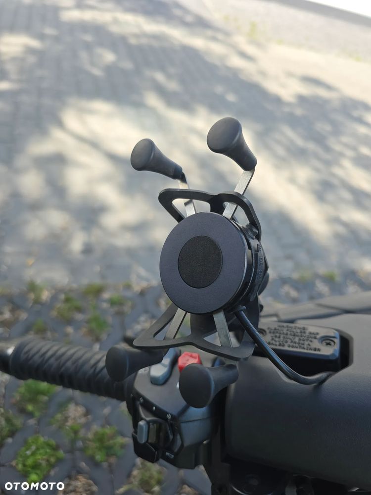 Kymco AK 550 - 12