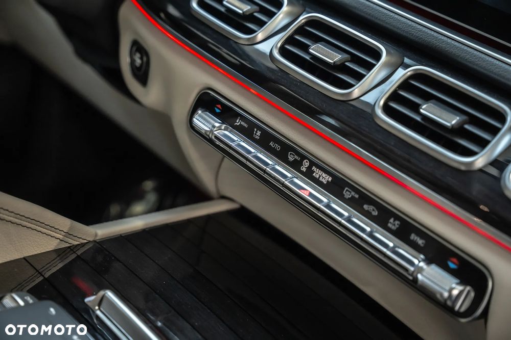 Mercedes-Benz GLS - 32