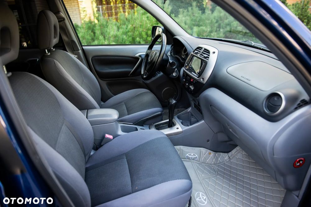 Toyota RAV4 2.0 VVT-i 4x4 - 23