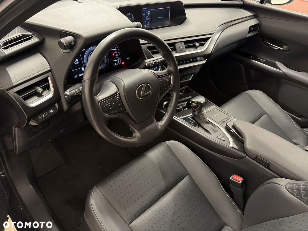 Lexus UX - 10