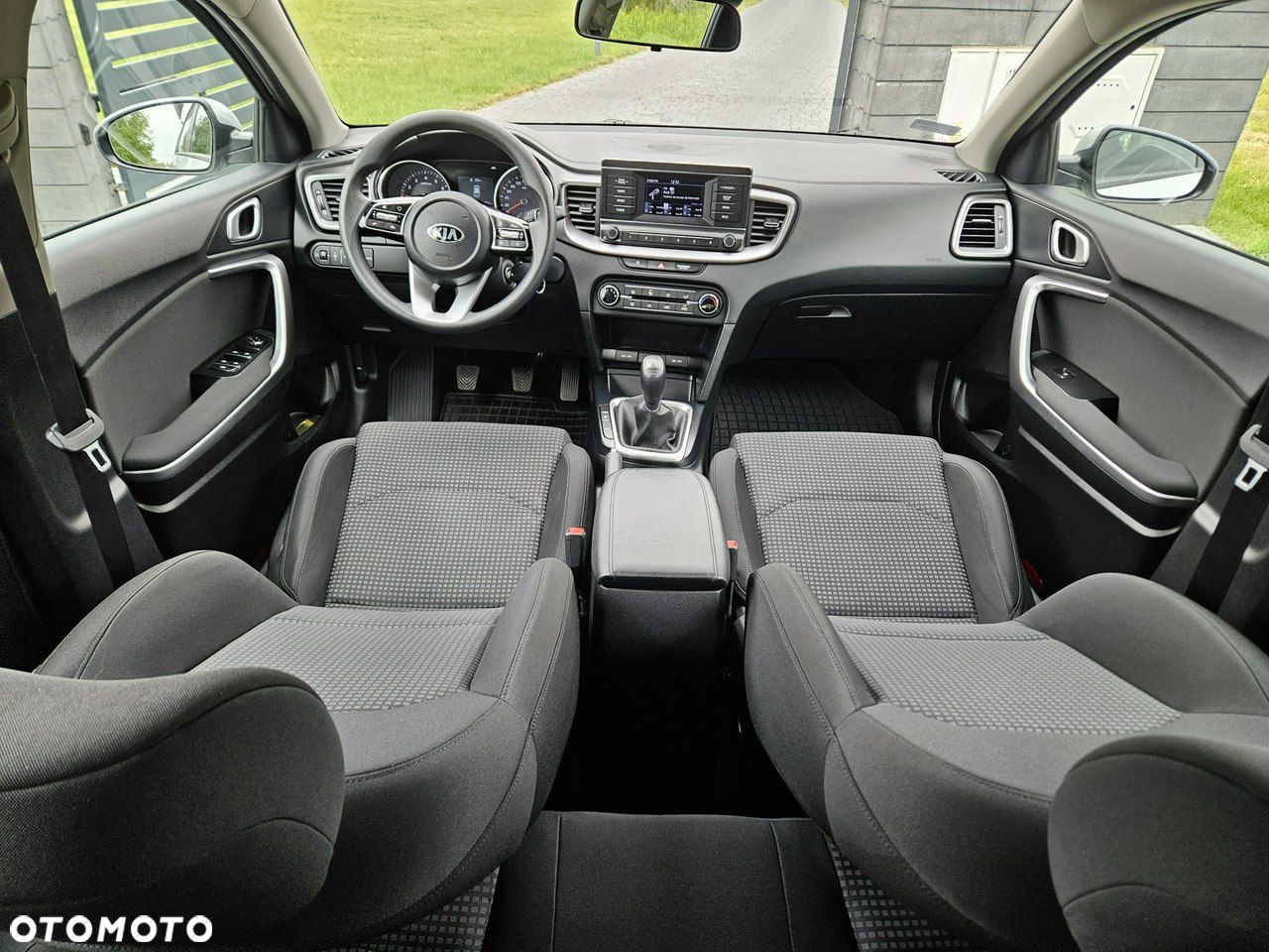 Kia Ceed - 11