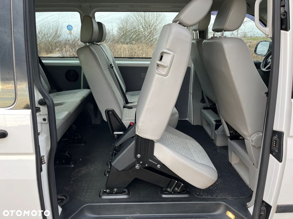 Volkswagen Caravelle - 18