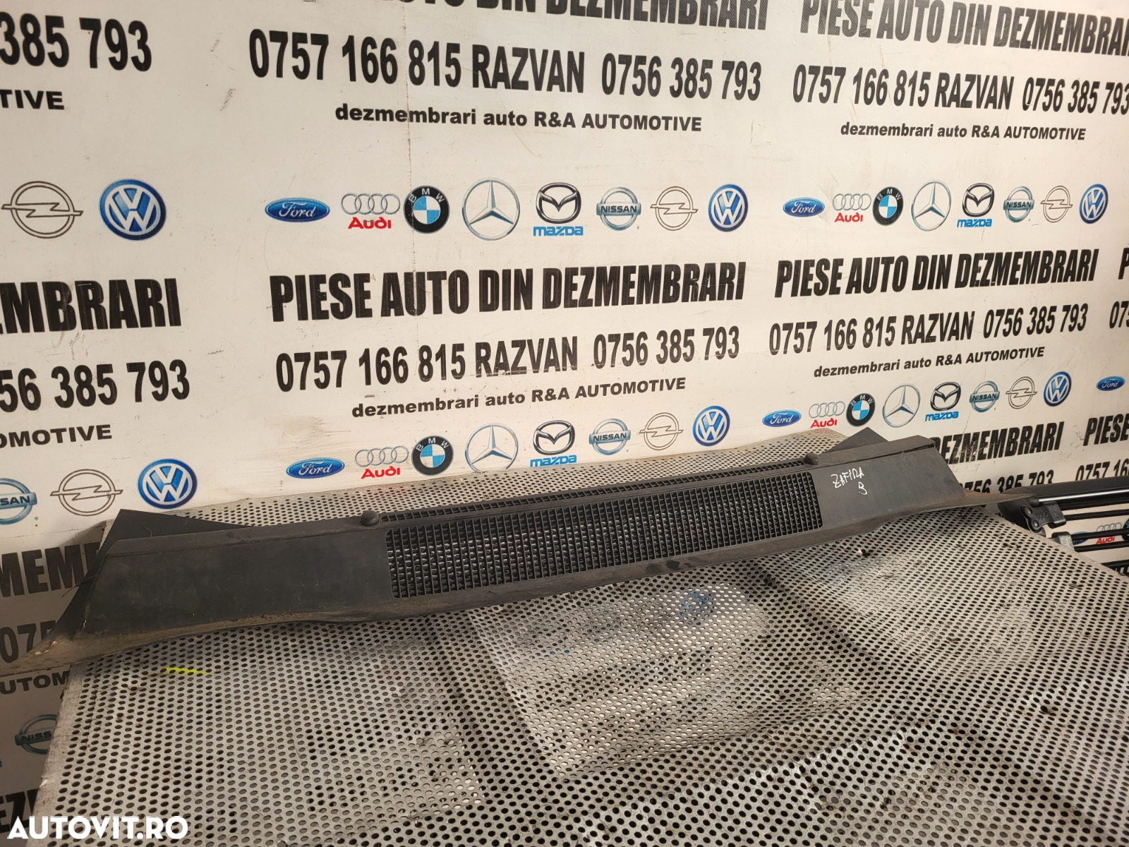 Grila Stergatoare Opel Zafira B Dezmembrez Opel Zafira B 1.7 Cdti Euro 5 Motor A17DTR Cutie M32 - 4