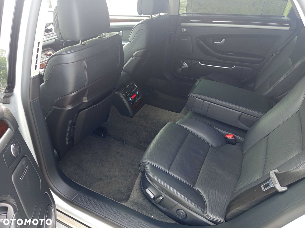Audi A8 - 4