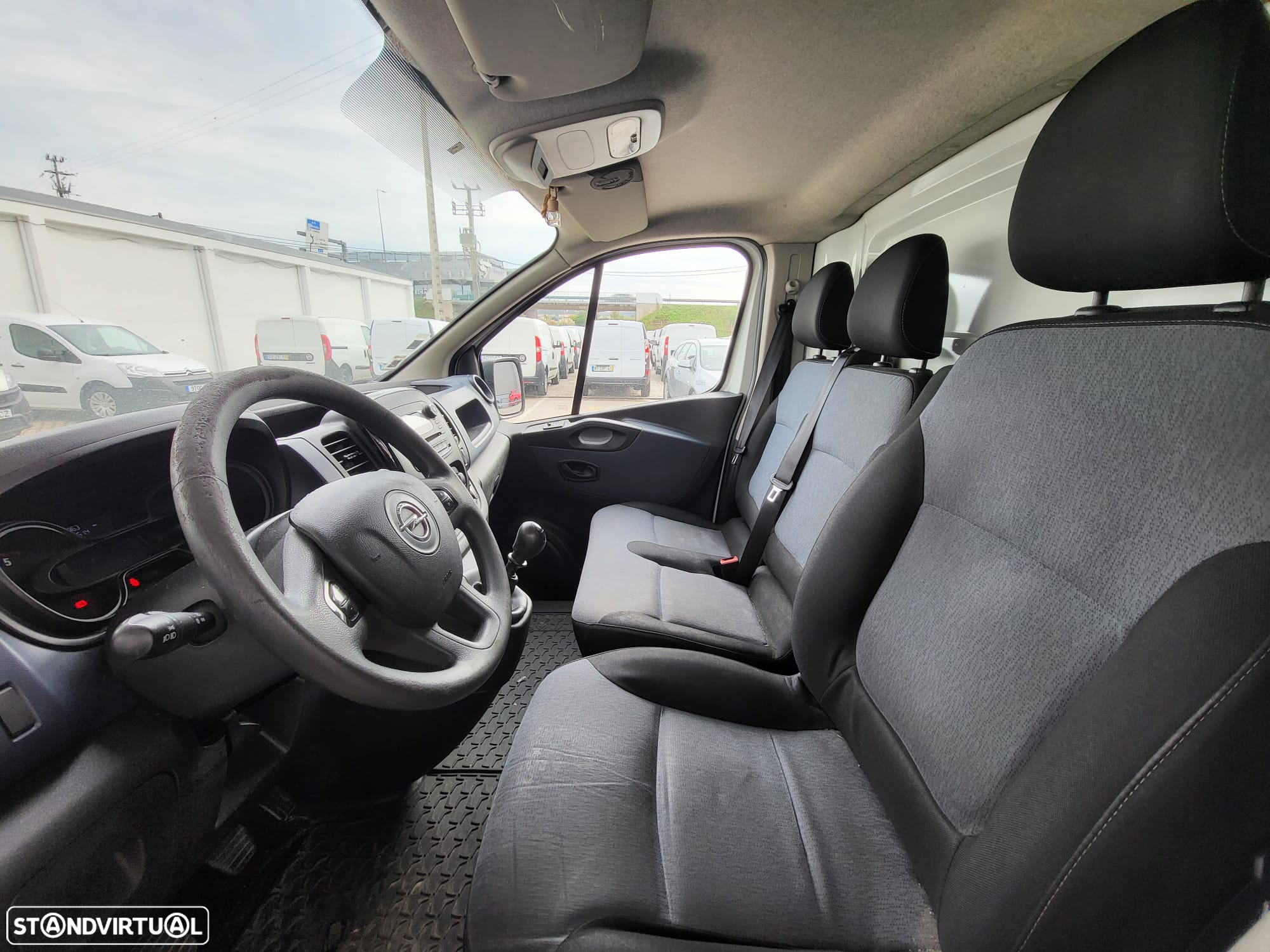 Opel Vivaro 1.6CDTI 120cv 3Lugares - 6