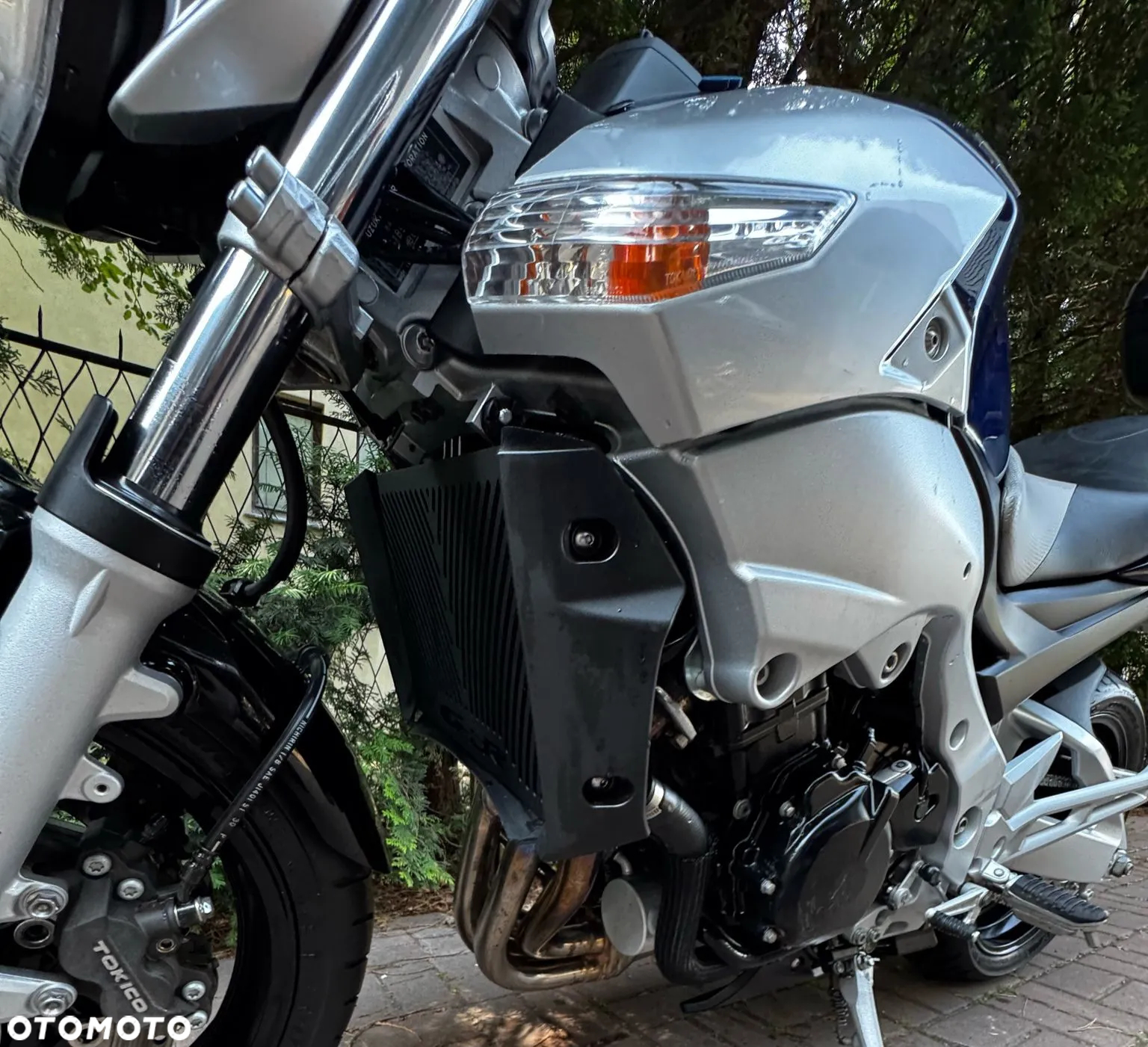 Suzuki GSR - 12