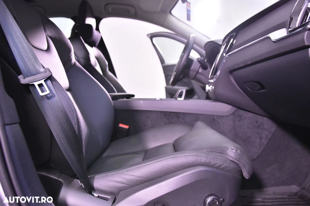 Volvo S60 B4 MHEV AT Plus Dark - 11