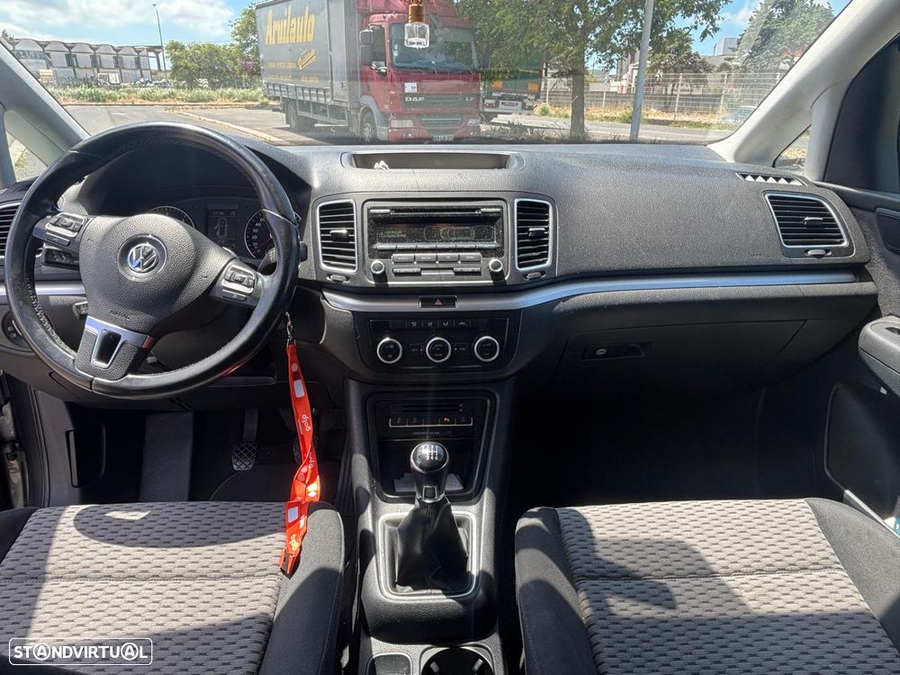 VW Sharan - 14