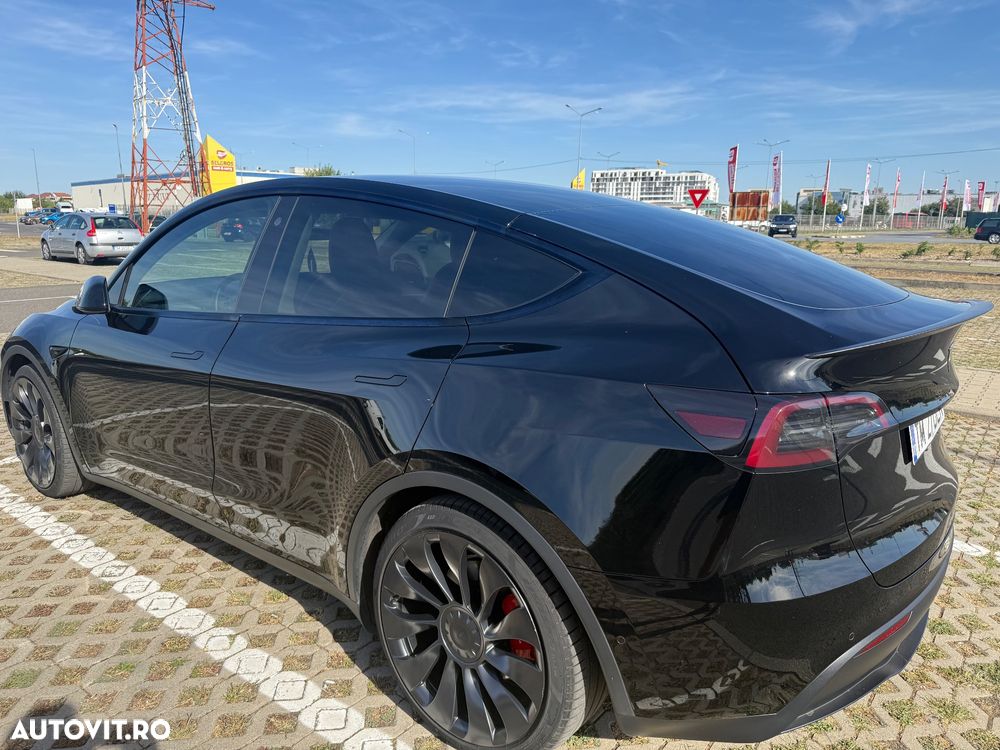 Tesla Model Y - 7