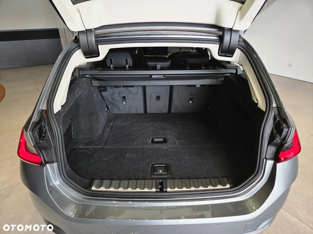 BMW Seria 3 318d MHEV - 14
