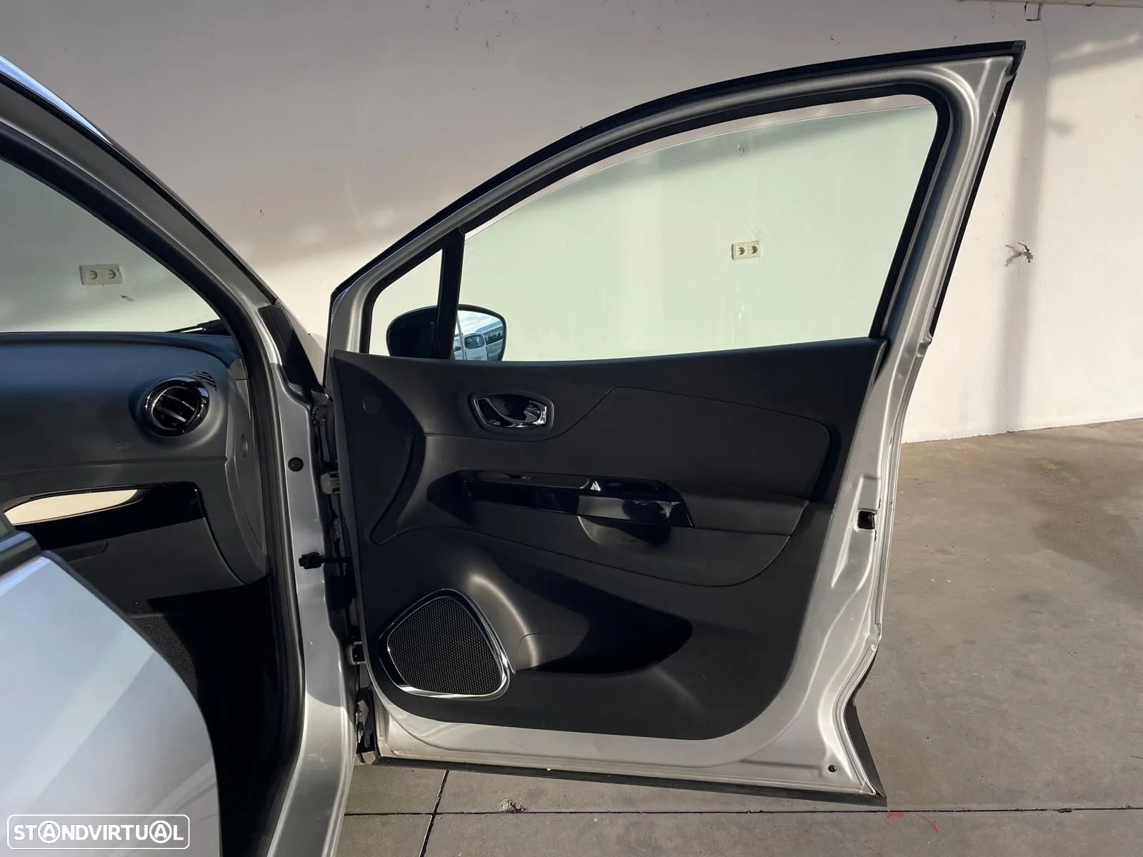 Renault Captur 1.2 TCe Exclusive EDC - 30