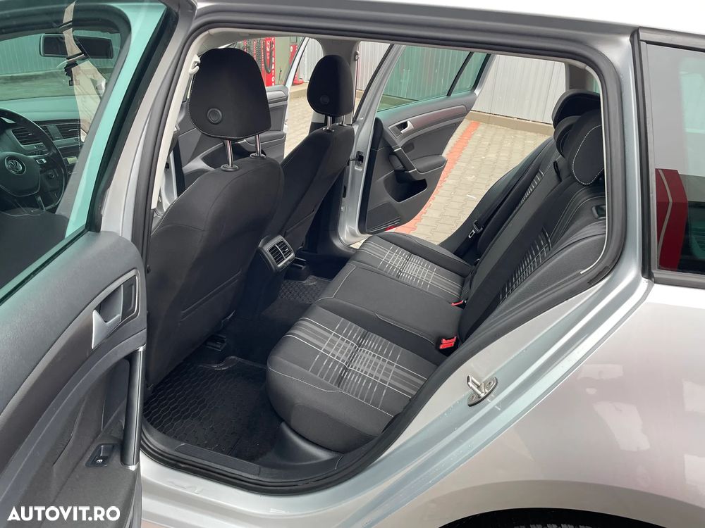 Volkswagen Golf 1.6 TDI BlueMotion Technology Lounge - 6