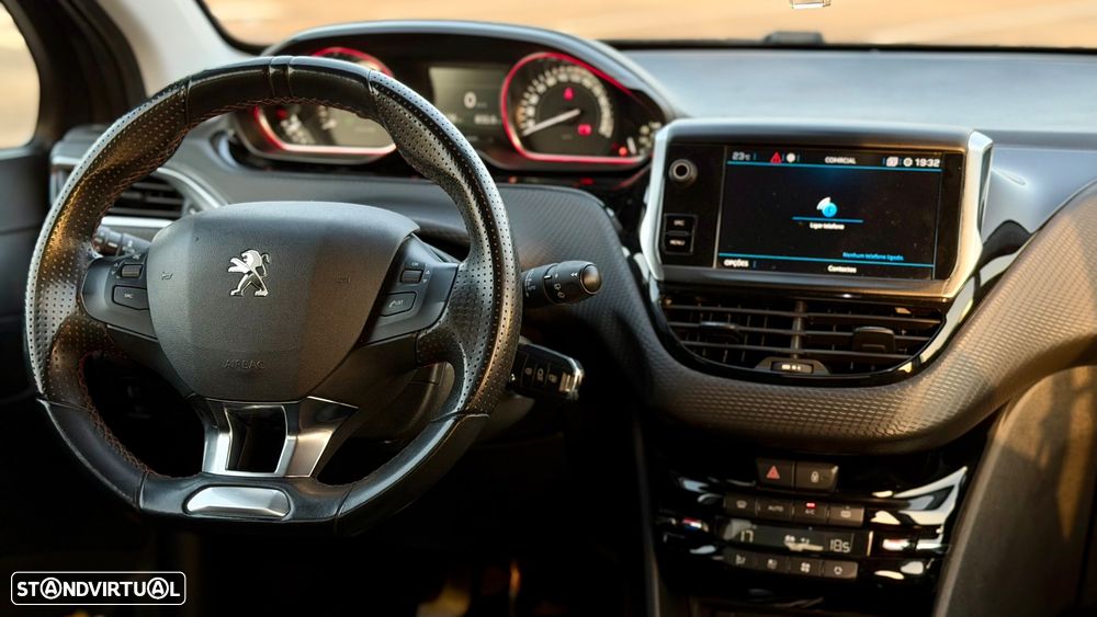 Peugeot 2008 1.2 PureTech GT Line - 29