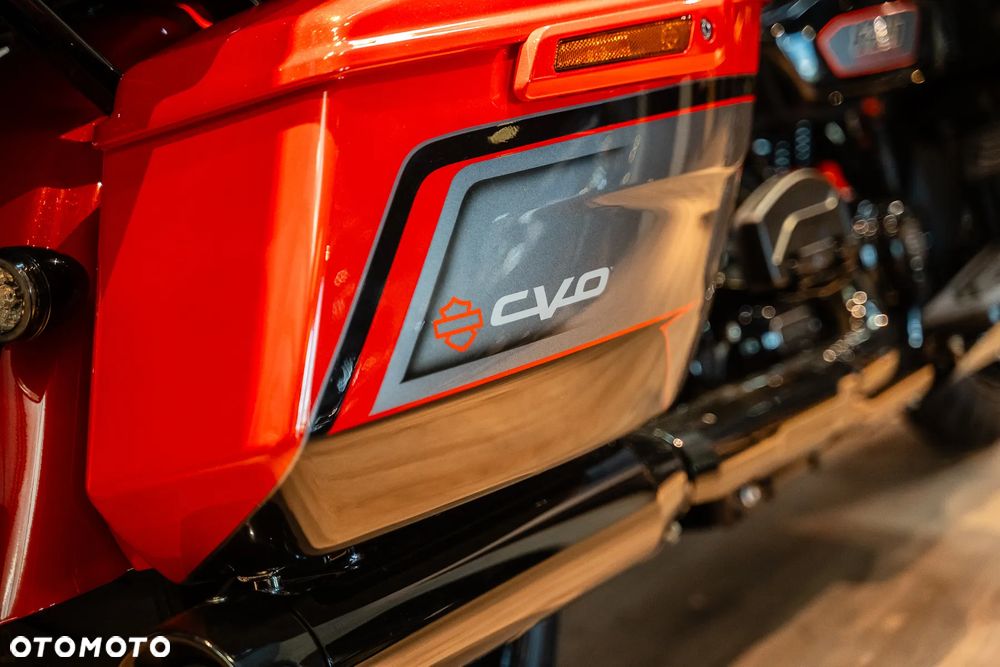 Harley-Davidson CVO Street Glide - 14