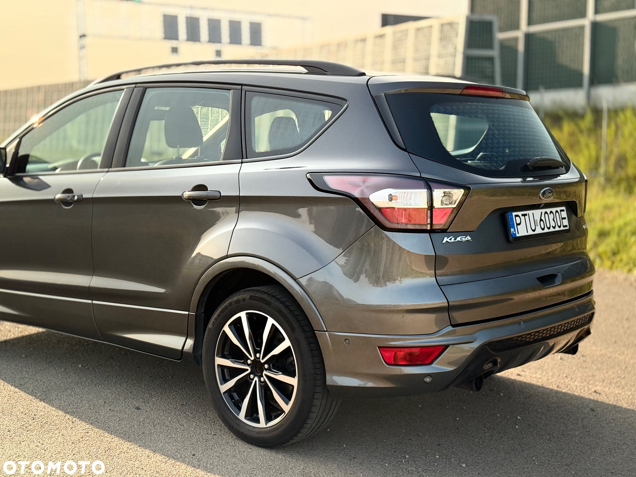 Ford Kuga 1.5 EcoBoost 2x4 ST-Line - 4