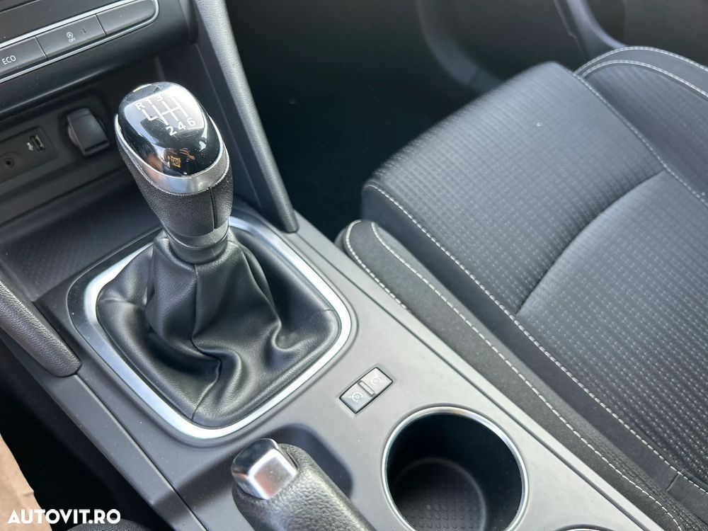 Renault Megane TCe 115 GPF ZEN - 21