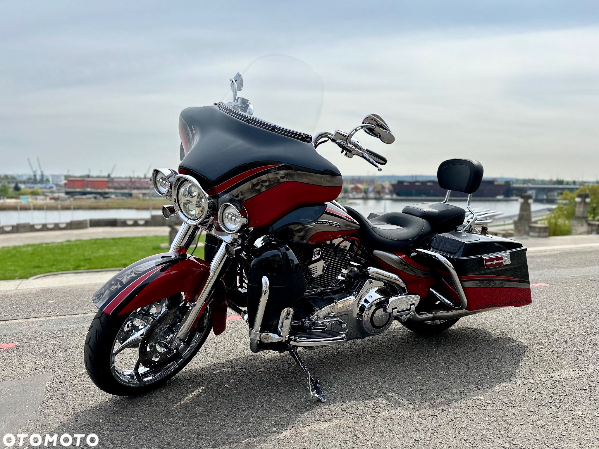 Harley-Davidson FLHS Electra Glide - 1