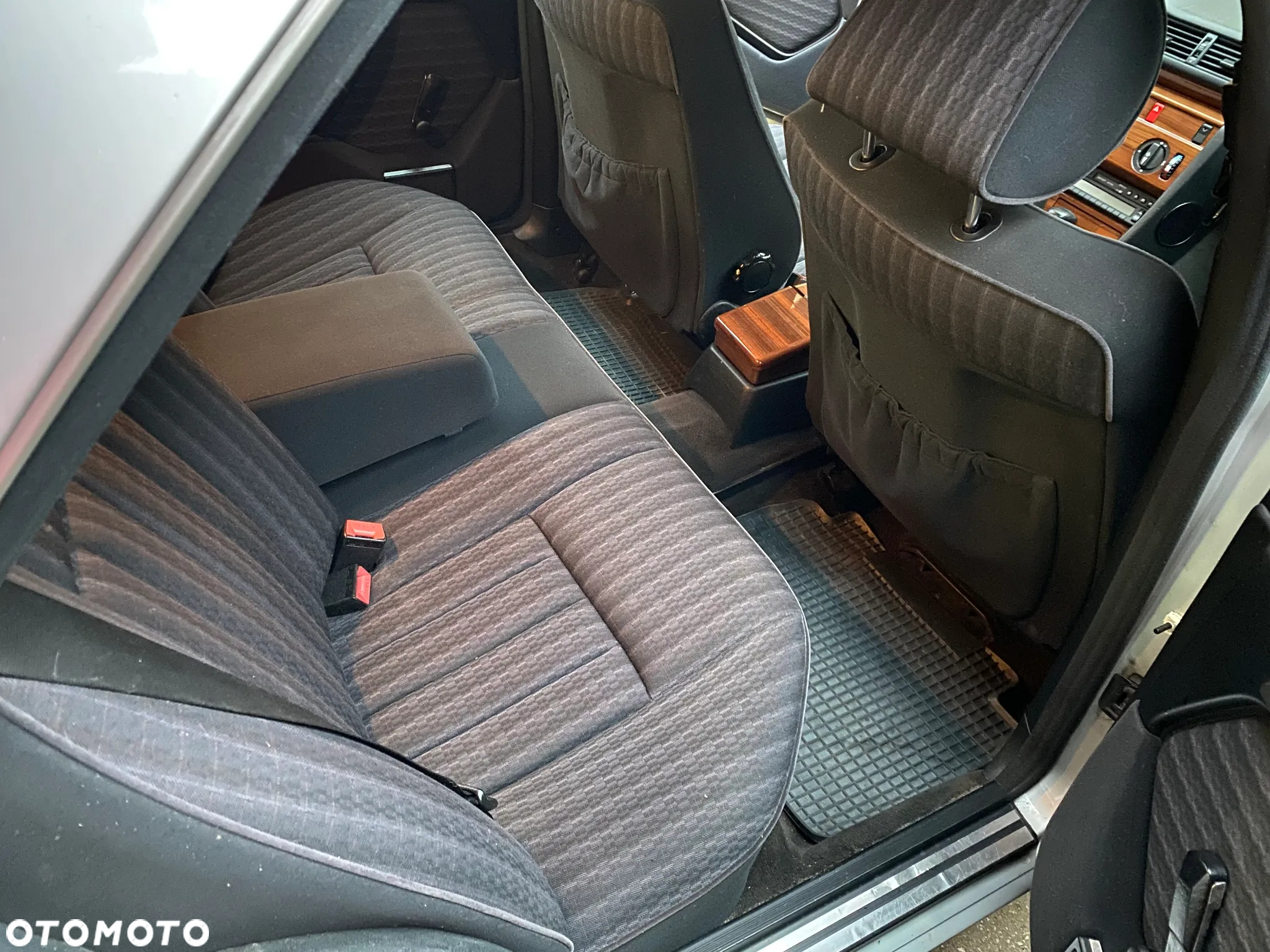 Mercedes-Benz W124 (1984-1993) - 13