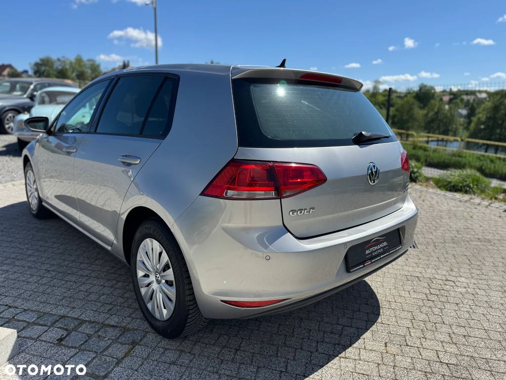 Volkswagen Golf - 6