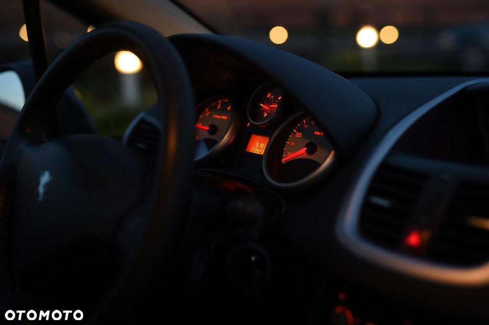 Peugeot 207 - 23