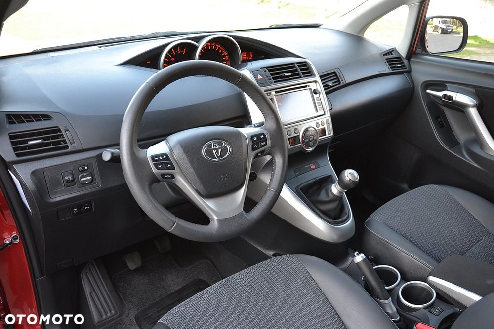 Toyota Verso 2.0 D-4D Executive - 24