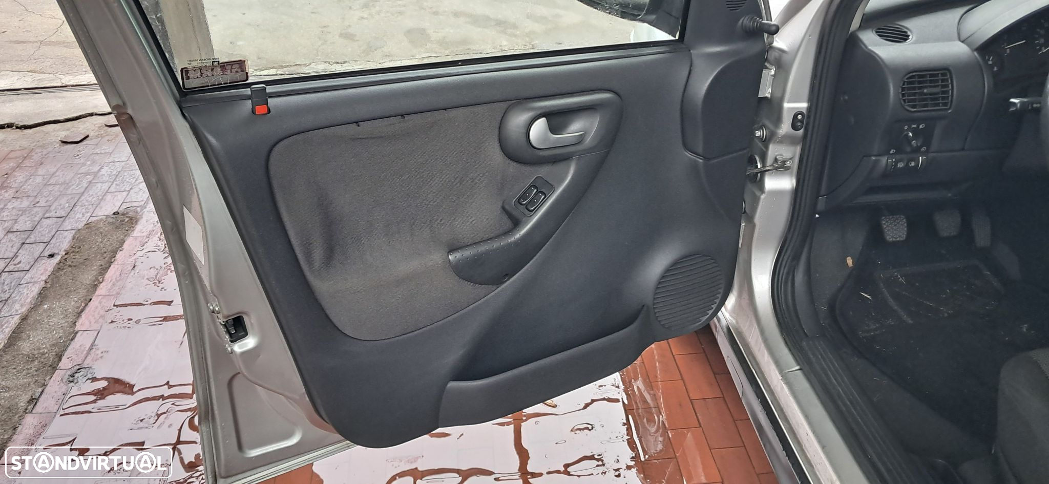 Opel Corsa 1.2 16V Cosmo - 3