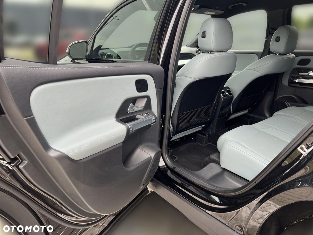 Mercedes-Benz GLB - 15