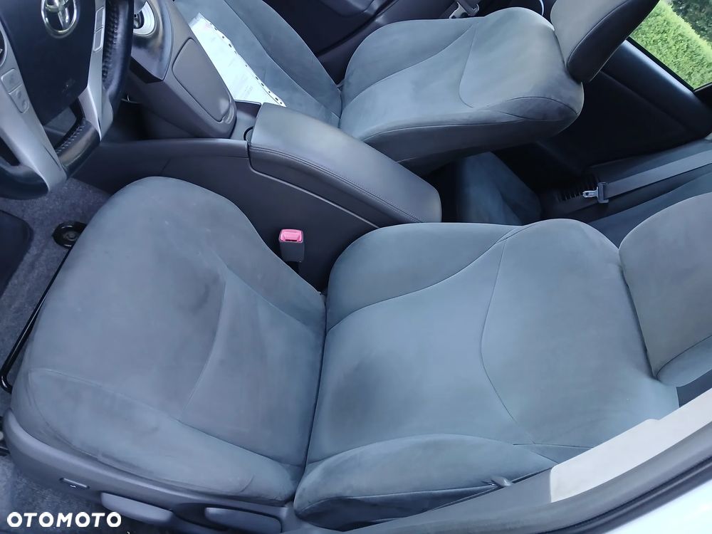 Toyota Prius (Hybrid) Executive - 11