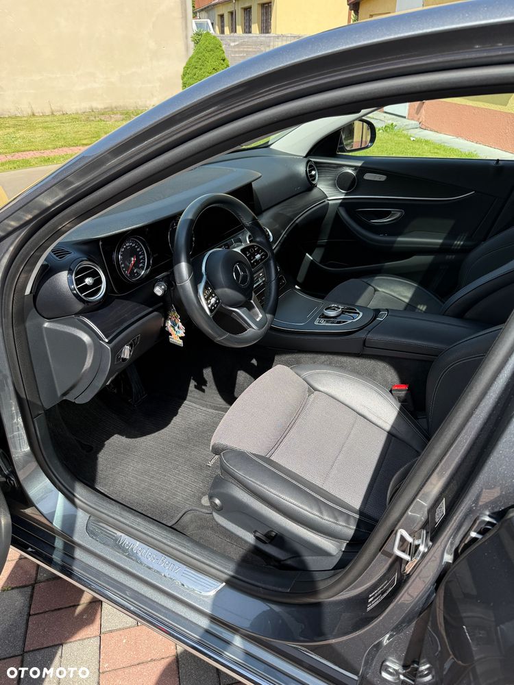 Mercedes-Benz Klasa E 200 4-Matic 9G-TRONIC - 34