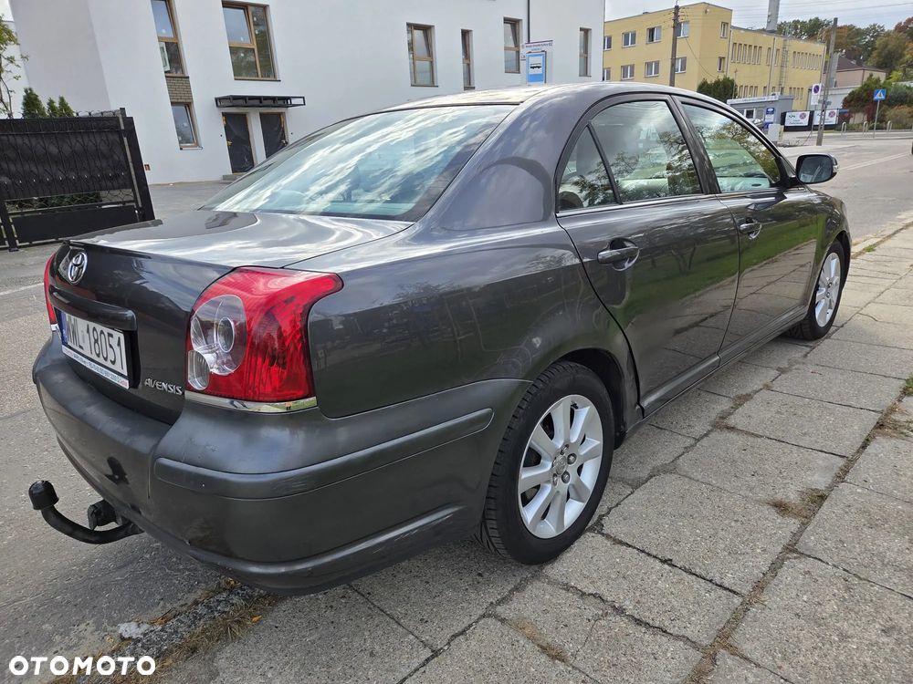 Toyota Avensis - 8