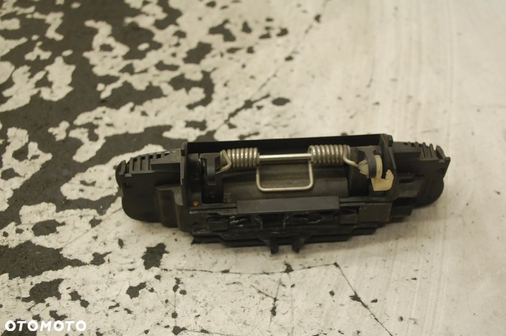 KLAMKA ZEWNĘTRZNA PRAWY PRZÓD PRZEDNIA AUDI A3 8L LIFT A3 8P A4 B6 B7 4B0839885 LZ9W LY7Q/ LY1X/ LY5K/ LY7J - 7