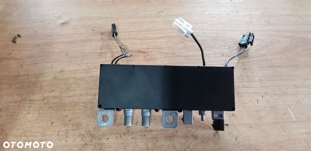 BMW E39 MODUŁ WZMACNIACZ ANTENY 8352774 - 3