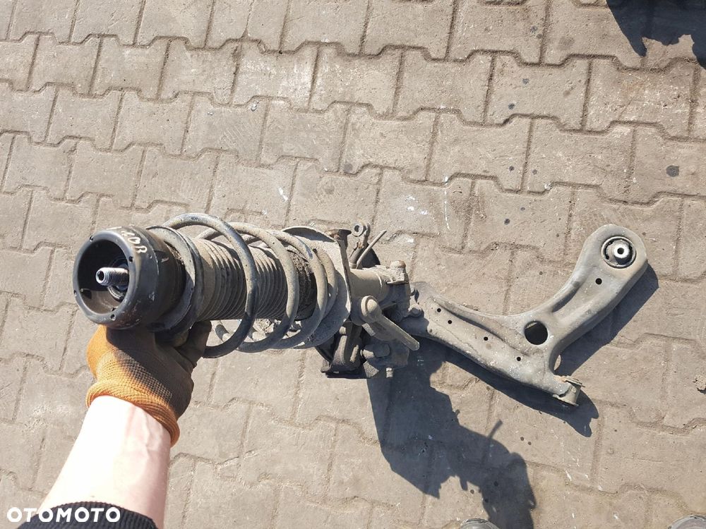 SKODA FABIA 3 III 6V 14r- 1.0 TSI AMORTYZATOR ZWROTNICA PRAWA PRZÓD - 5