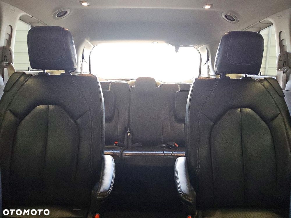 Chrysler Pacifica - 8