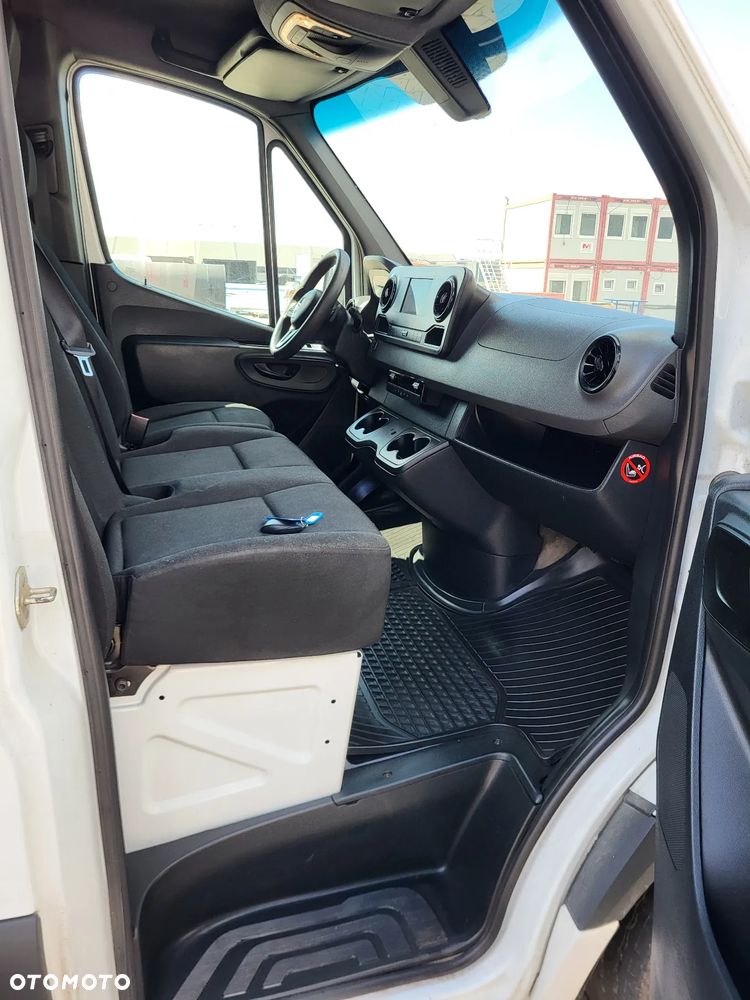 Mercedes-Benz Sprinter - 14