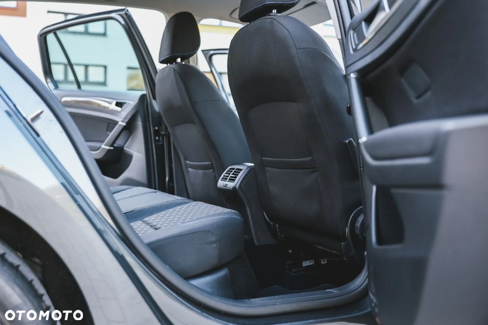 Volkswagen Golf - 26