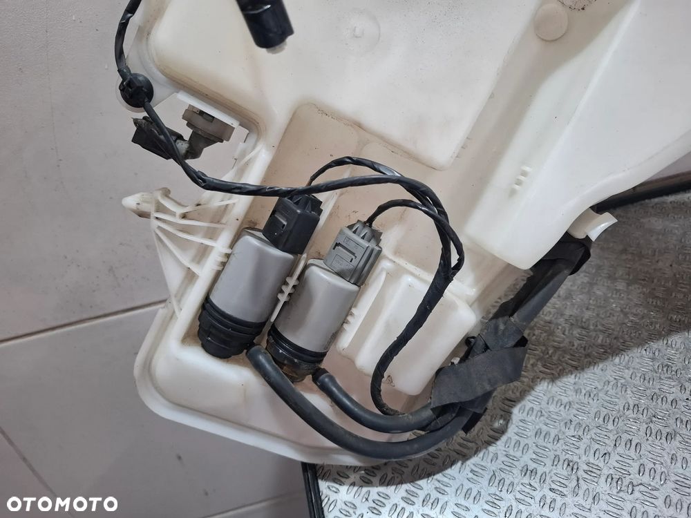 Zbiorniczek spryskiwaczy BMW E90 E91 rok 2009 lift nr 7068998 - 4