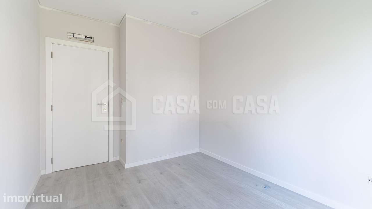 Apartamento T2+2 Duplex A Gumirães - Grande imagem: 5/17