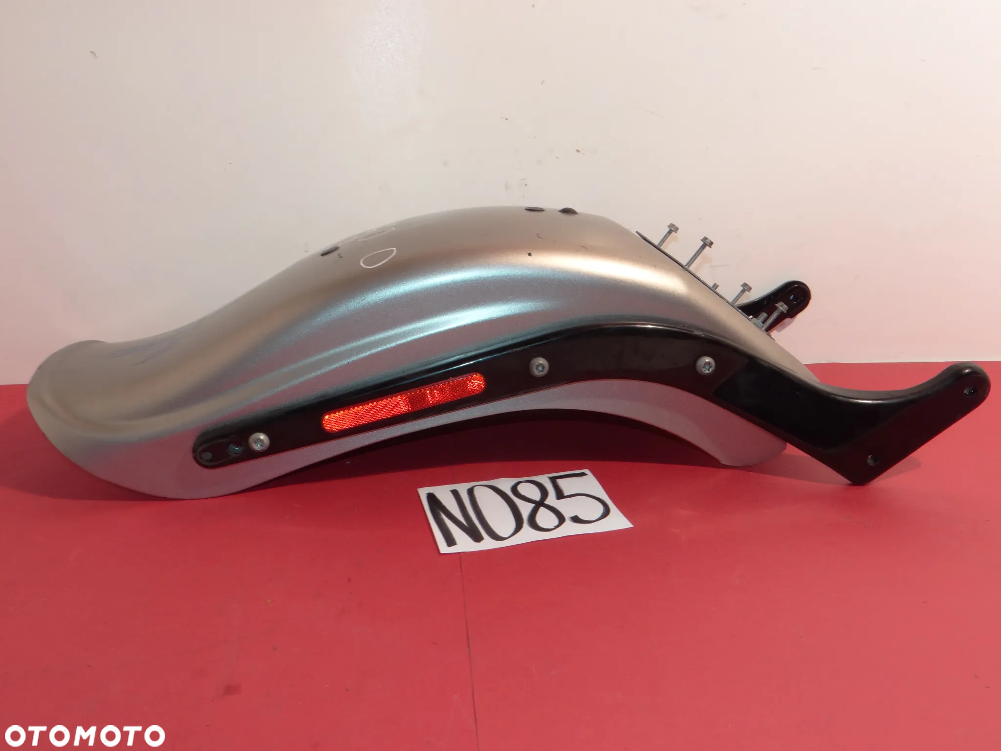 HARLEY SOFTAIL FXSTC CROSS BONES FLSTSB BŁOTNIK TYŁ LAMPA LISTWY SZABLE BŁOTNIKA SZEROKOŚĆ KOŁA TYŁ 200. N085 - 16