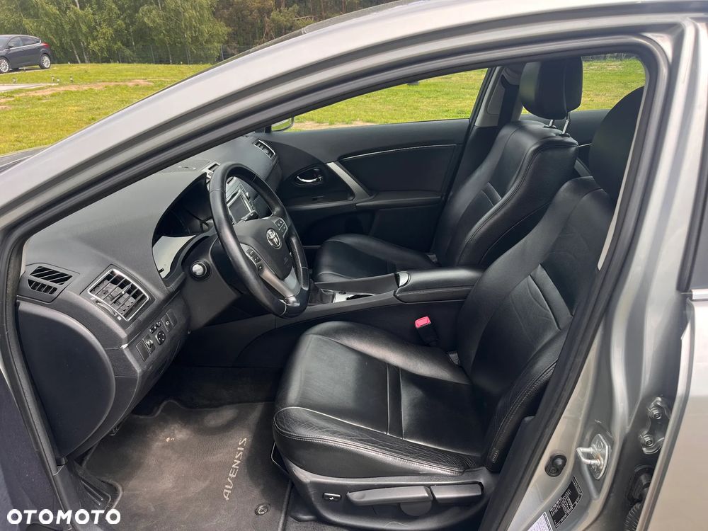 Toyota Avensis 1.6 Premium - 14