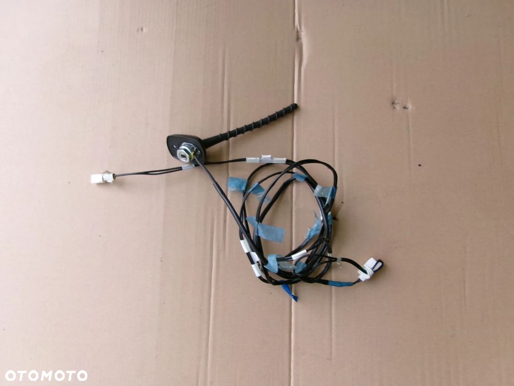 ANTENA DACHOWA TOYOTA YARIS III - 1