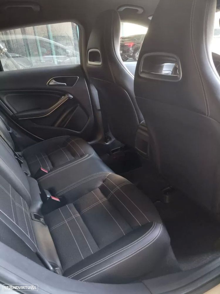 Mercedes-Benz CLA 220 Shooting Brake d 4Matic 7G-DCT Urban - 9