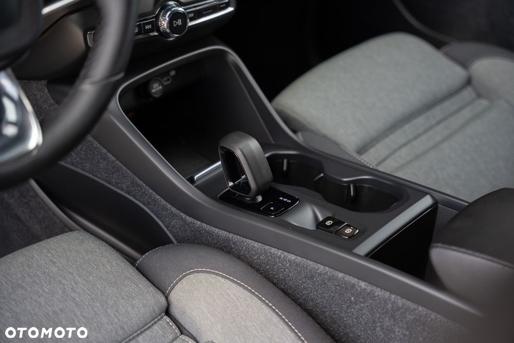 Volvo XC 40 B3 Plus Bright - 29