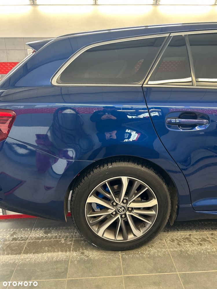 Toyota Avensis 2.0 D-4D Premium - 10