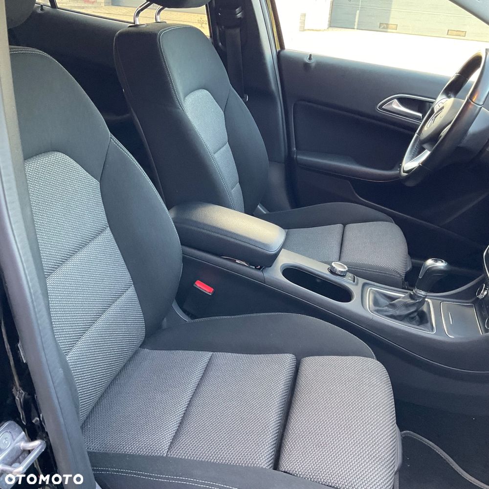 Mercedes-Benz GLA 180 - 12