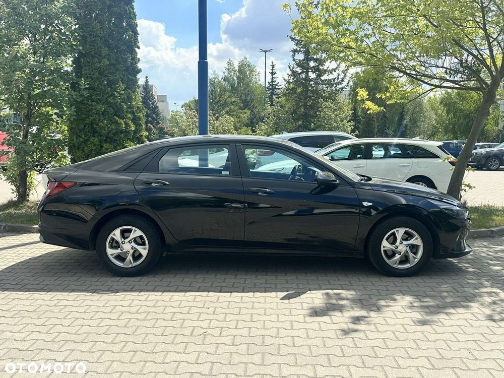 Hyundai Elantra - 5