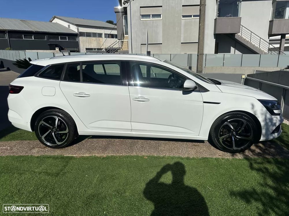 Renault Mégane Sport Tourer - 16