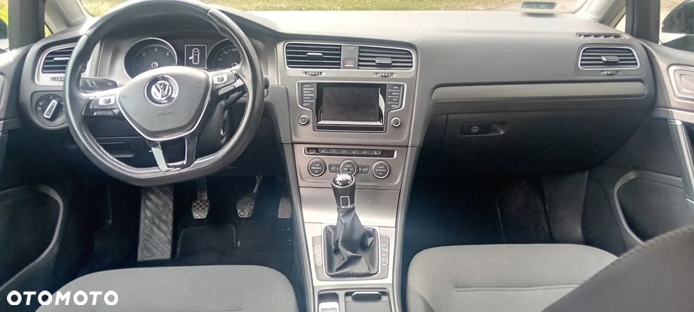 Volkswagen Golf - 10