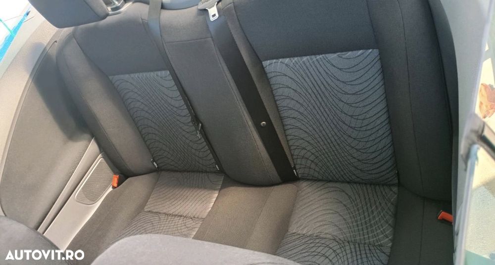 Ford Focus 1.6 16V Trend - 22