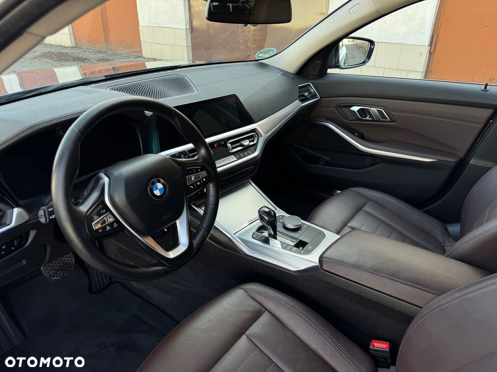 BMW Seria 3 320d Luxury Line - 23